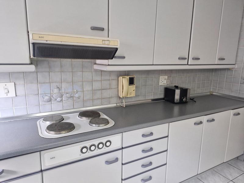 6 Bedroom Property for Sale in Cravenby Western Cape